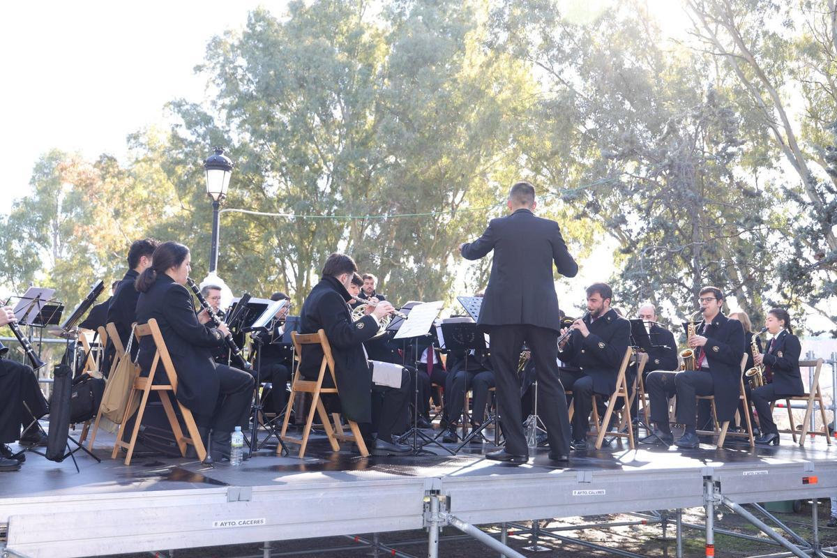 Fotogalería | La romería de los Santos Mártires llena de tradición y ambiente festivo el Paseo Alto de Cáceres