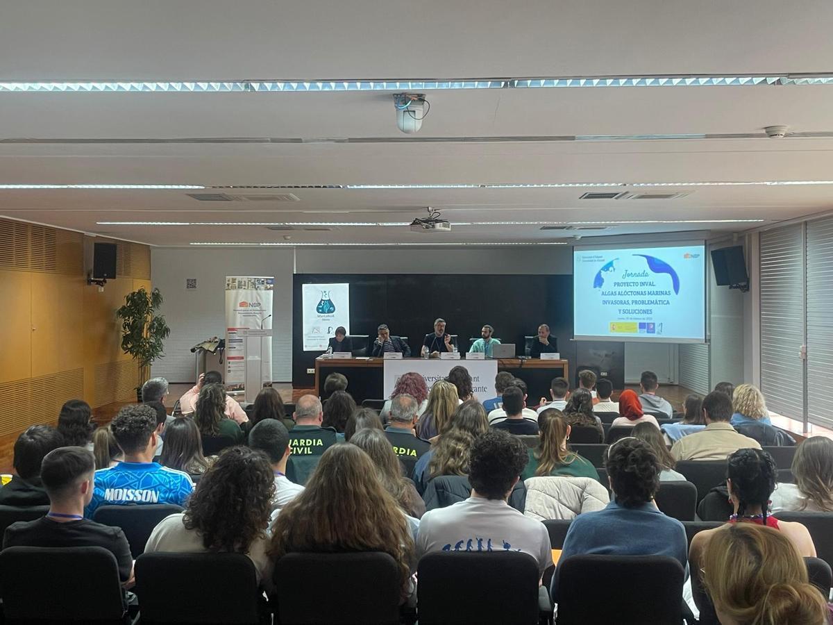 La jornada sobre el alga asiática en la Universidad de Alicante