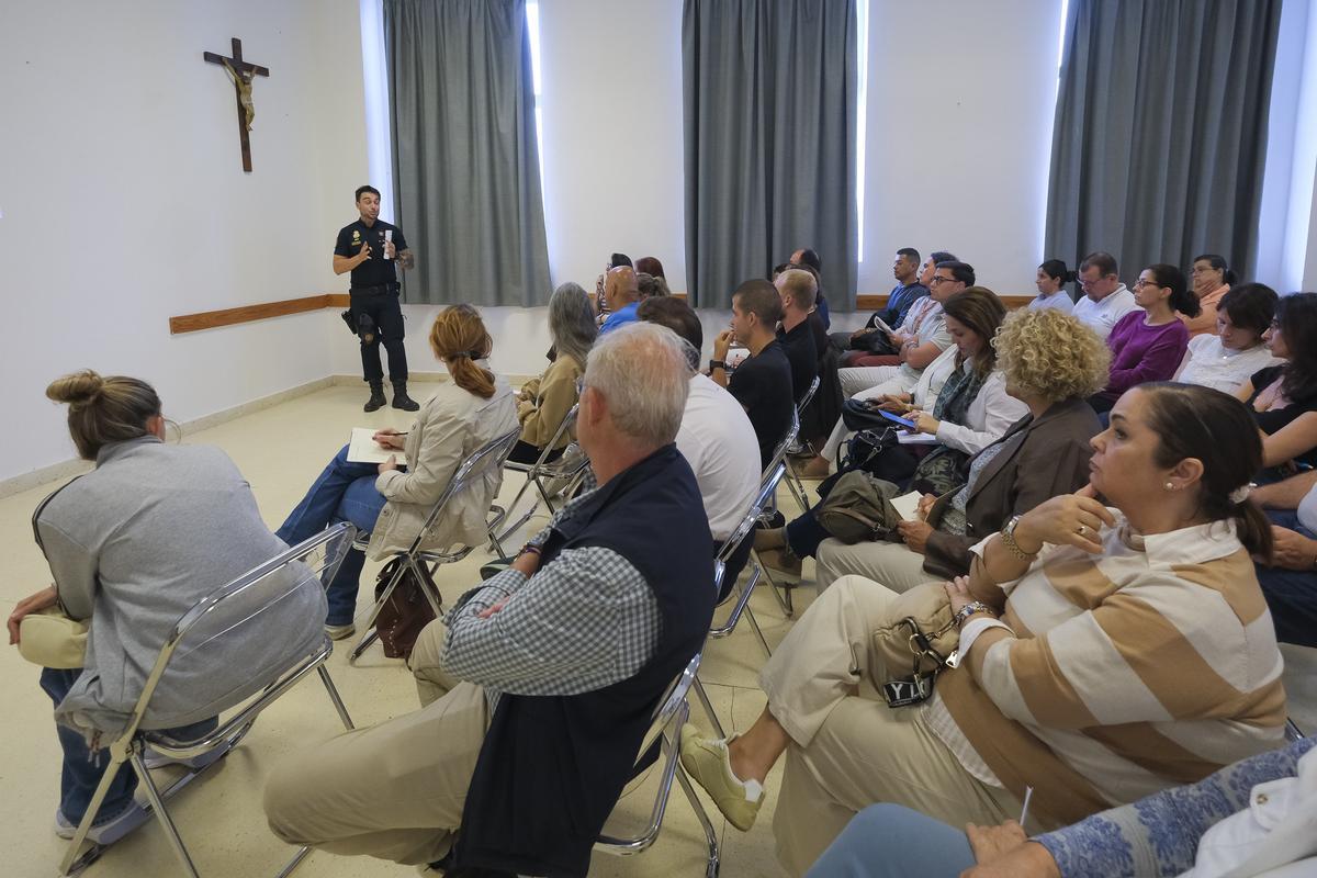 Curso para los voluntarios impartido por la Policía.