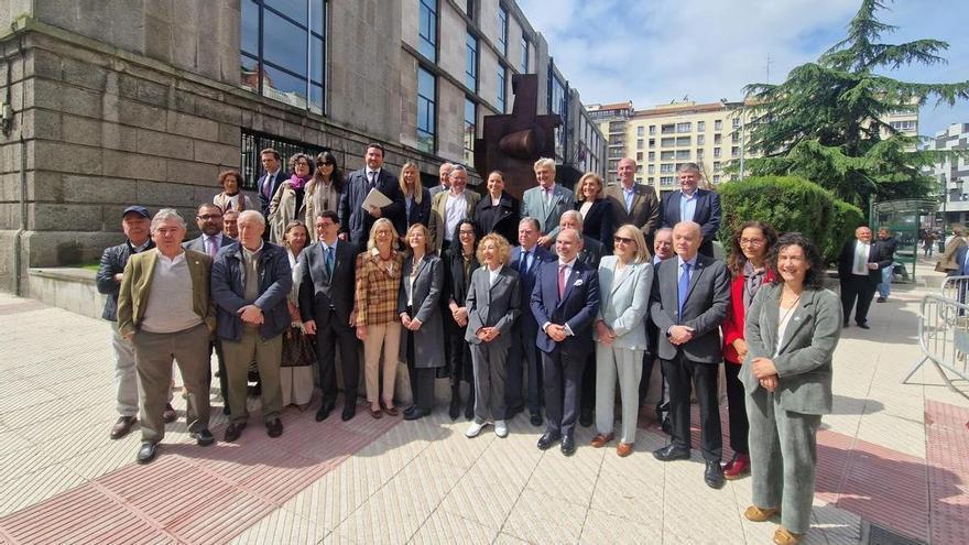 La Universidad de Oviedo estrena la “Guitarra nº 21” de Pablo Serrano como símbolo de renovación de Minas