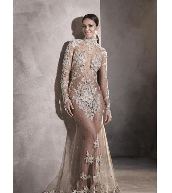 Cristina Pedroche en las Campanadas de 2015 con vestido de transparencias y cristales, de Pronovias