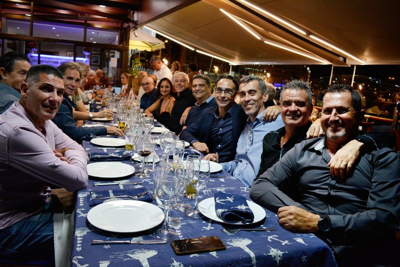 Los exjugadores de la UD Las Palmas celebran la tradicional cena de Navidad