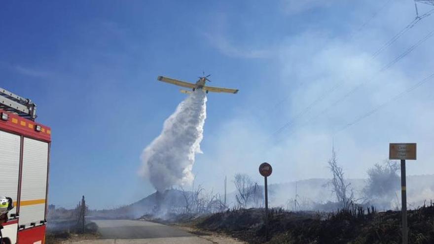 Arden más de tres hectáreas en tres incendios consecutivos en Beniarbeig, Pedreguer y Teulada