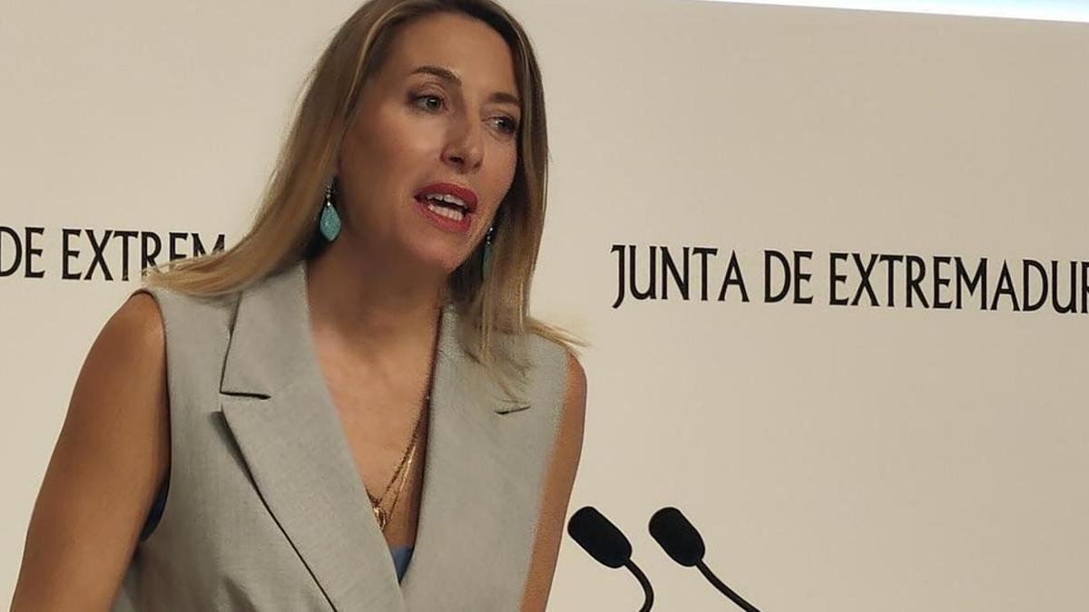 La presidenta de la Junta, María Guardiola, este martes en rueda de prensa en Mérida.