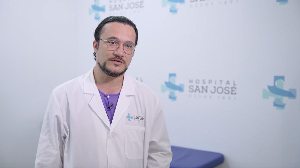 Dr. Diego Laverde, urólogo experto en cirugía con láser holmium de Hospital San José