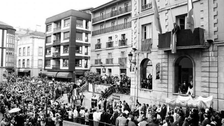 La procesión del Encuentro, ayer, en El Paseín de Candás.