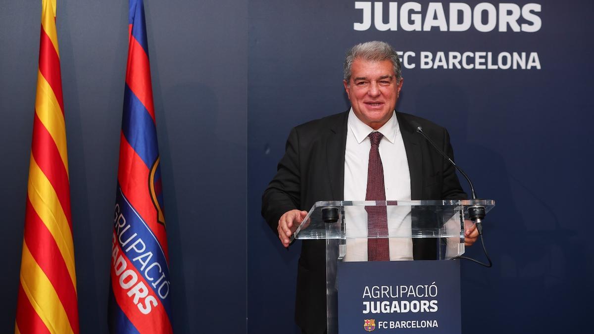 Joan Laporta, durante su discurso en la cena de l'Agrupació Jugadors