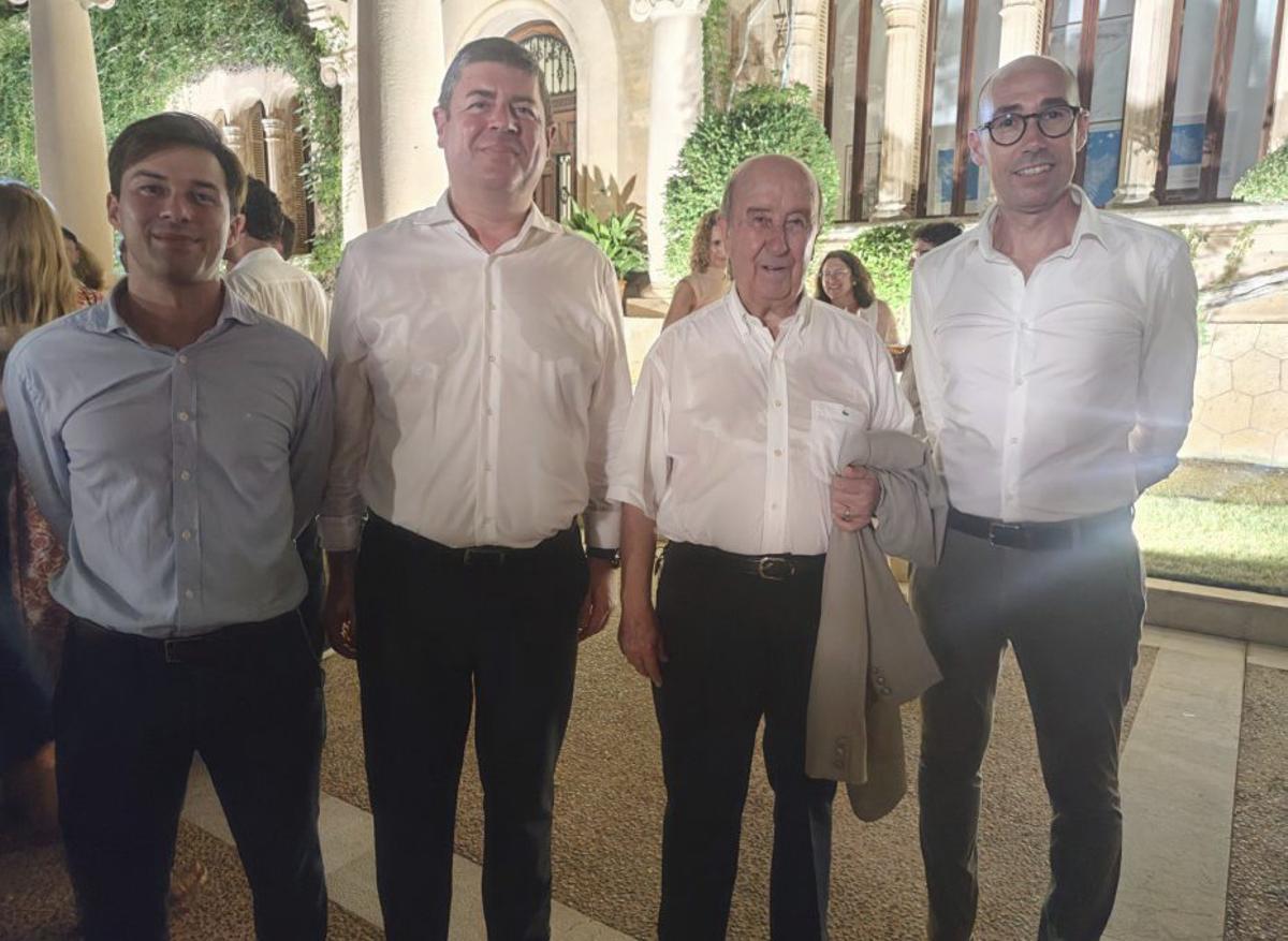 Política, empresa y cultura pitiusa se citan en Marivent