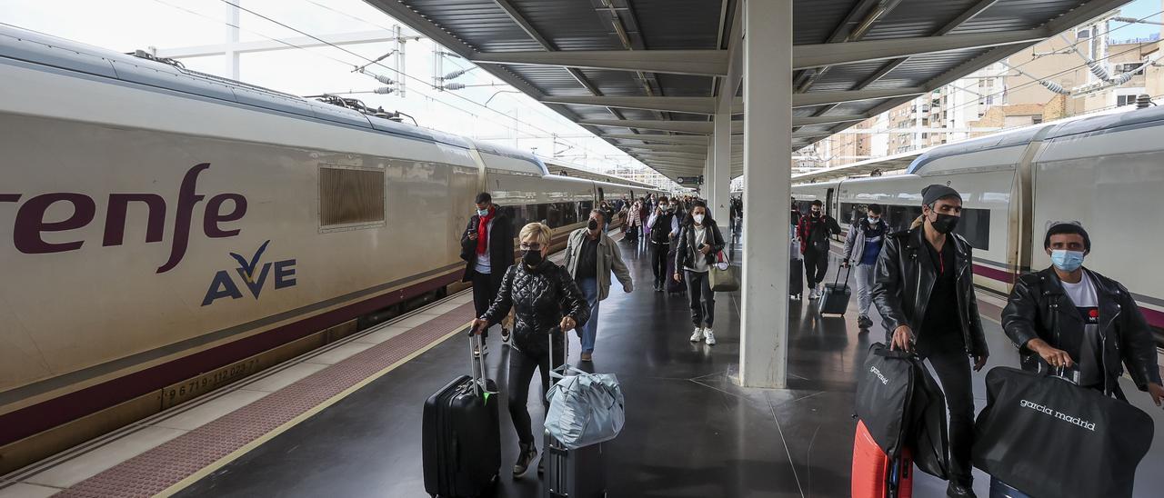 Llegada de un tren AVE de Madrid a Alicante