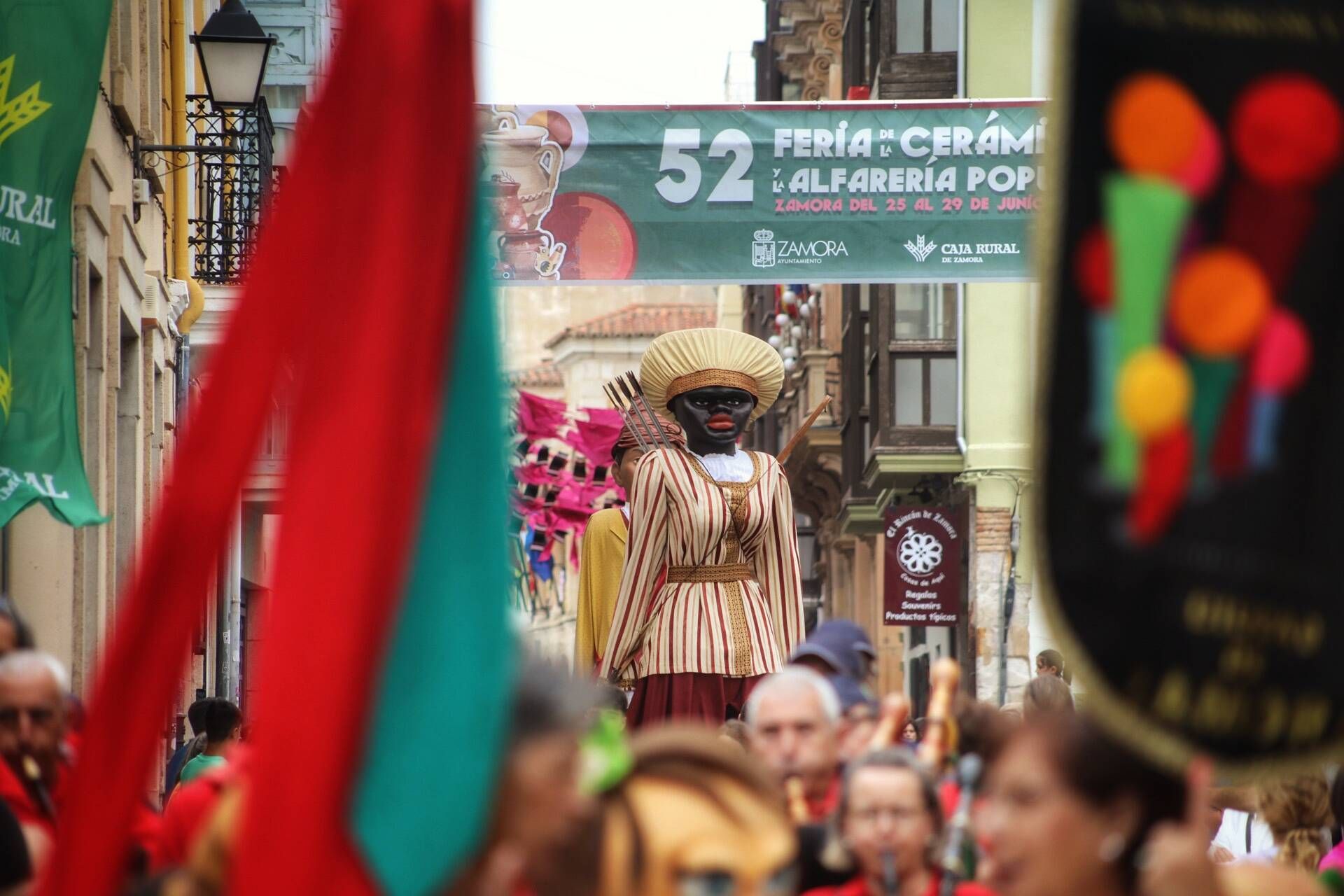 Pasacalles de Gigantes y Cabezudos en las Fiestas de San Pedro de Zamora de 2024