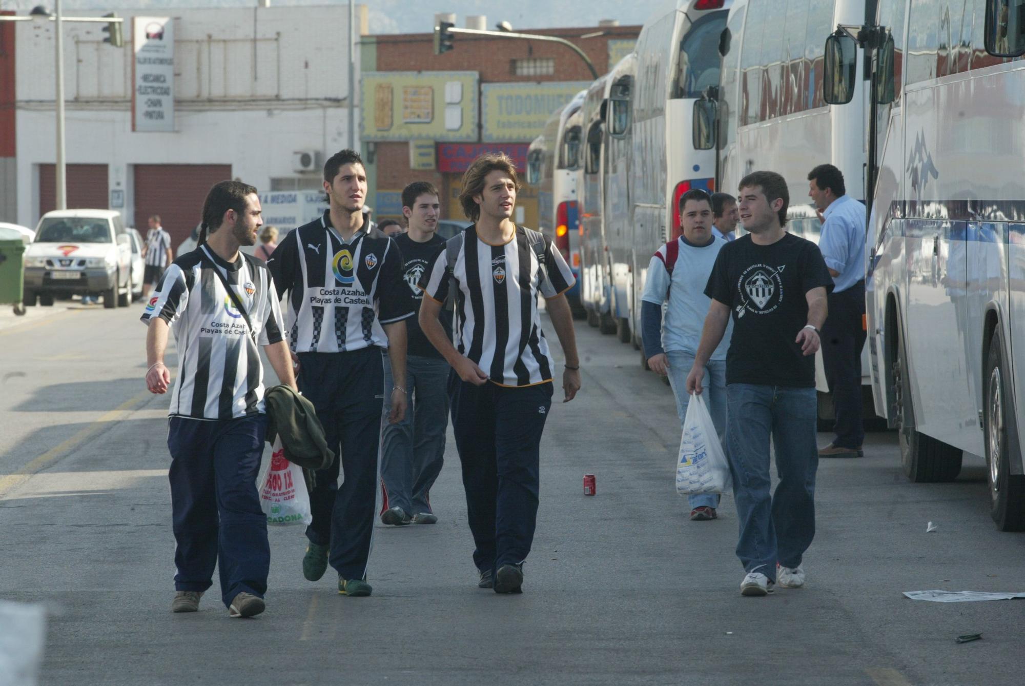 Así fue el multitudinario desplazamiento a Albacete de la afición del Castellón en 2006