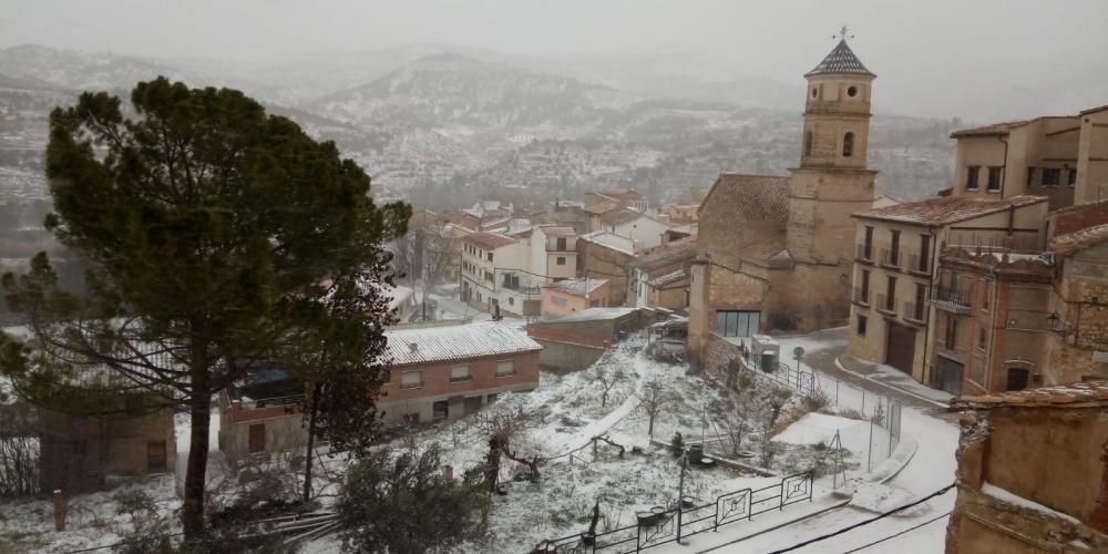 La nieve cubre Los Serranos y el Rincón de Ademuz