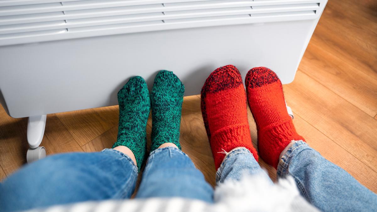 Expertos alertan: secar la ropa en los radiadores es malísimo para la salud