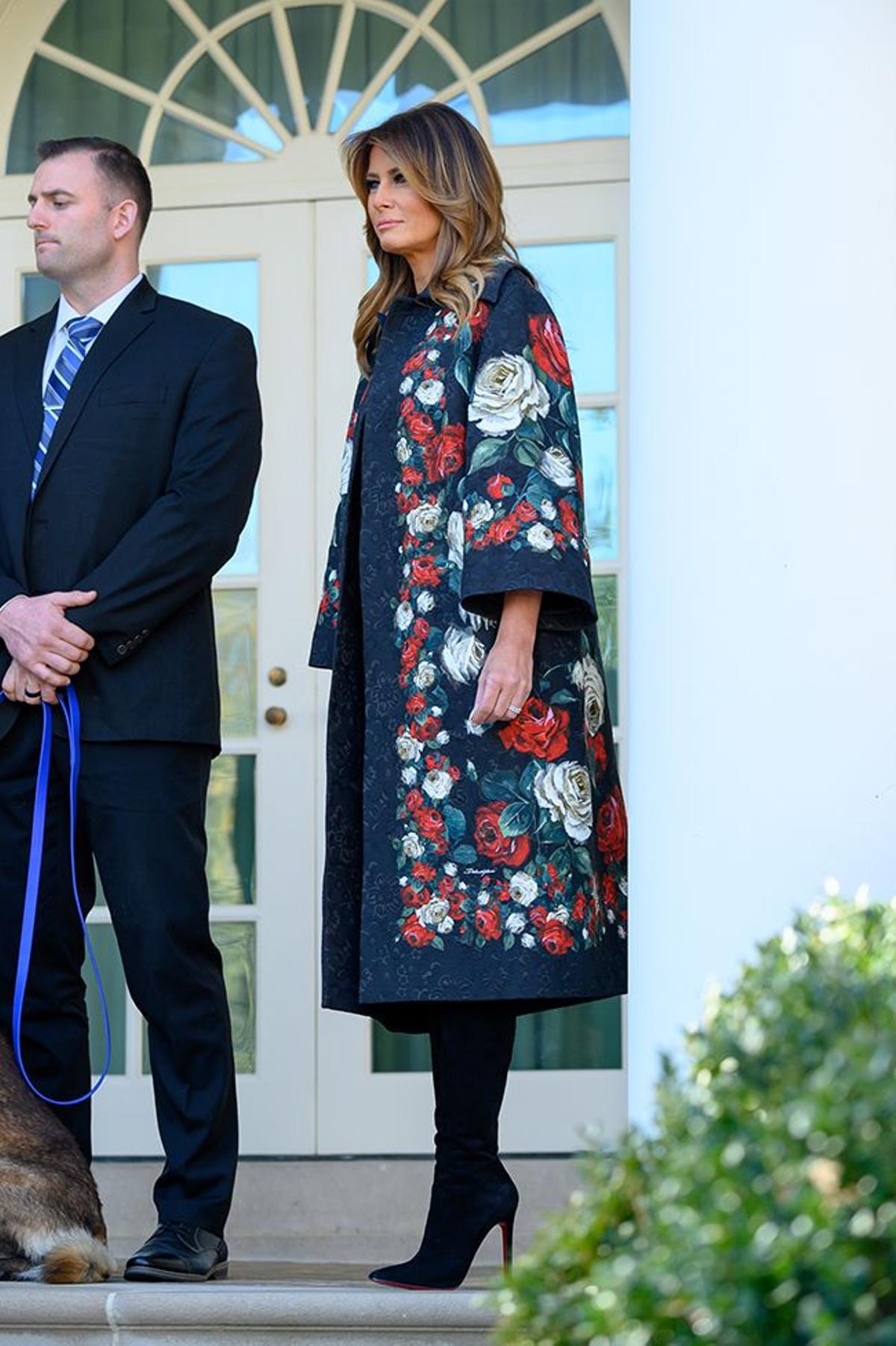 Melania Trump con abrigo floral de Dolce &amp; Gabbana