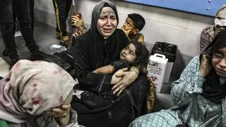 Un bombardeo en un hospital de Gaza causa centenares de muertos