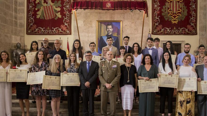 El Ejército premia la excelencia académica y reconoce la labor de 26 recién graduados