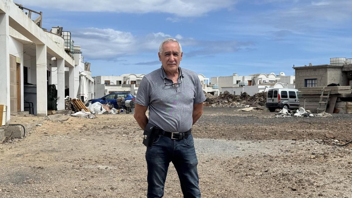 Miguel Ángel Gil, presidente de la ONG Esperanza y Vida Canarias y okupa de una urbanización en Costa Teguise