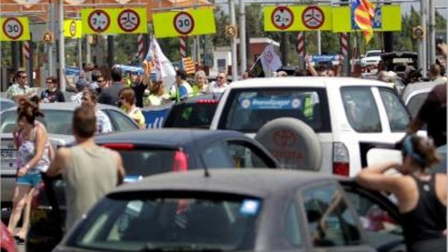 Concentració al peatge de Mollet per protestar contra l&#039;increment del preu dels peatges a les autopistes.