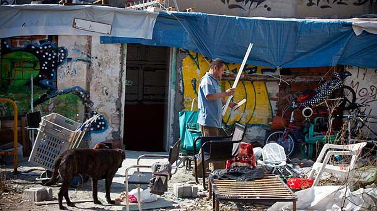 Campaments de barraques floreixen en solars que estan lliures al 22@ de Barcelona.