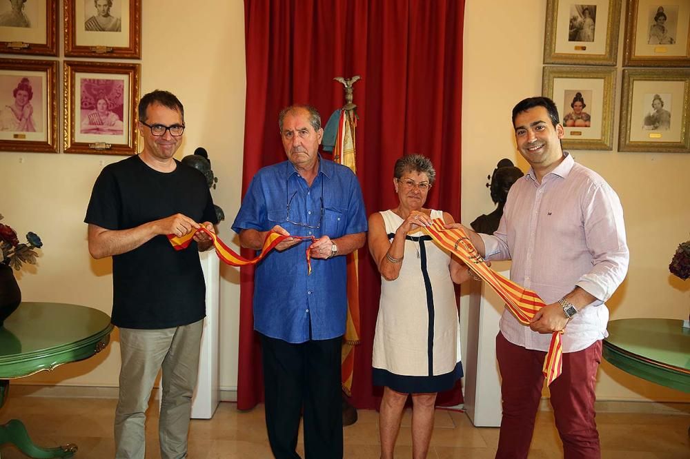 Gil Manuel Hernández y José Martínez Tormo, con los hijos de Ángeles