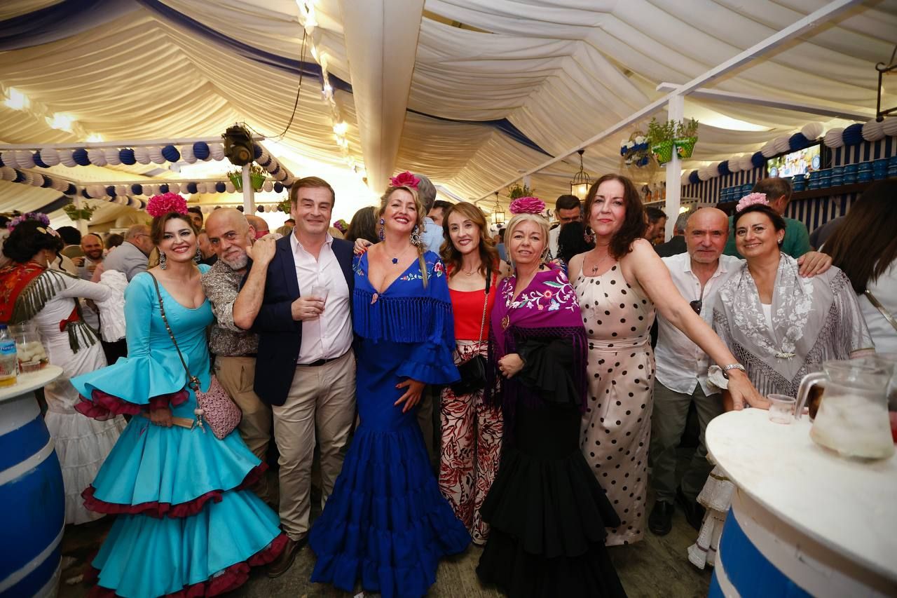 El tardeo se impone en las casetas de la Feria de Córdoba para disfrute de propios y extraños