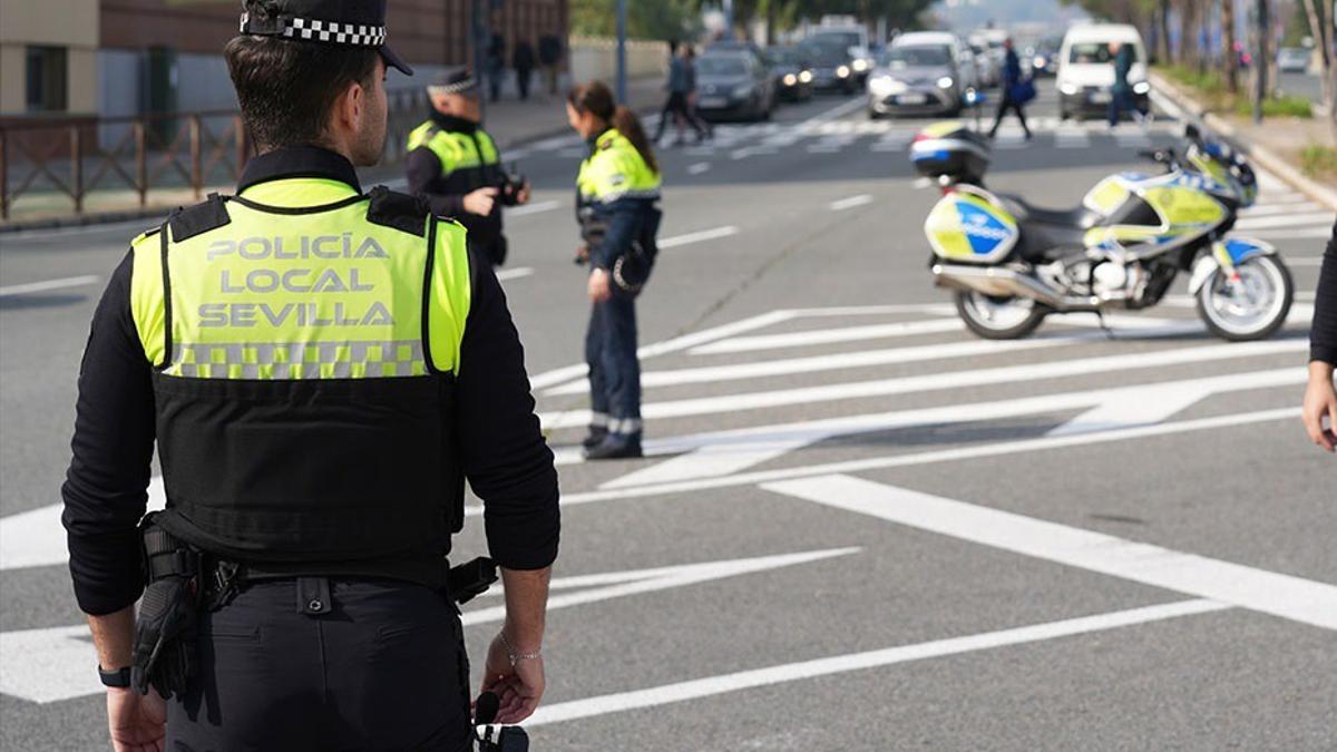 Dos policías locales en una imagen de archivo.