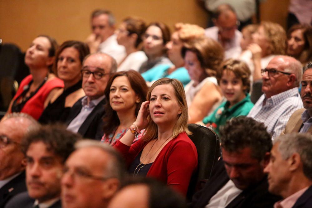 Multitudinaria presentación del teleférico proyectado sobre Benidorm