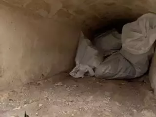 Restos mortales apiñados en bolsas de basura en el cementerio de Mazarrón