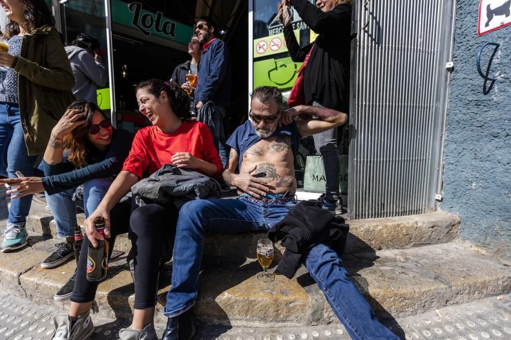 Desmadre en el mercado de Santa Catalina