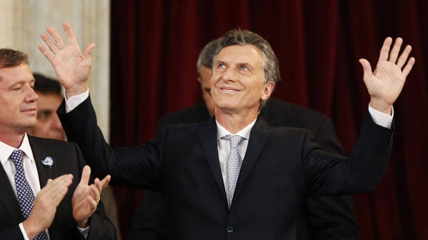 Macri jura como nuevo presidente de Argentina