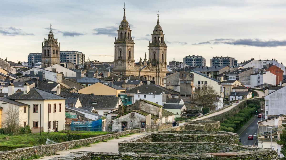La muralla lleva siglos formando parte de la vida diaria de la ciudad