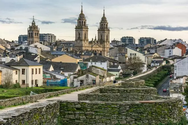 La única muralla romana completa del mundo está en España y rodea una ciudad histórica de Galicia