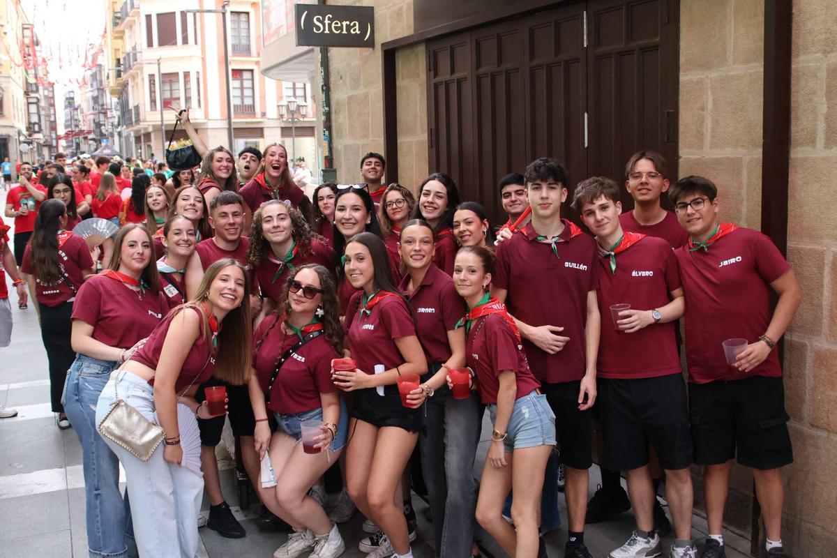 Las peñas no saben de calor y celebran a San Pedro Las peñas no saben de calor y celebran a San Pedro