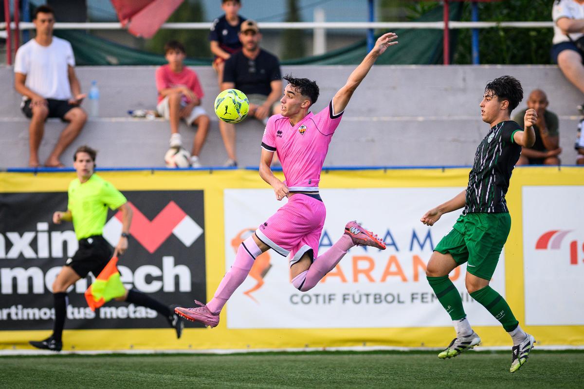 La efectividad y la solidez defensiva del Castellón tumban al Elche (0-1)