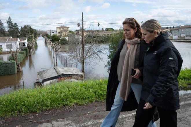 Fotogalería | María Guardiola visita las zonas afectadas por las inundaciones en Coria