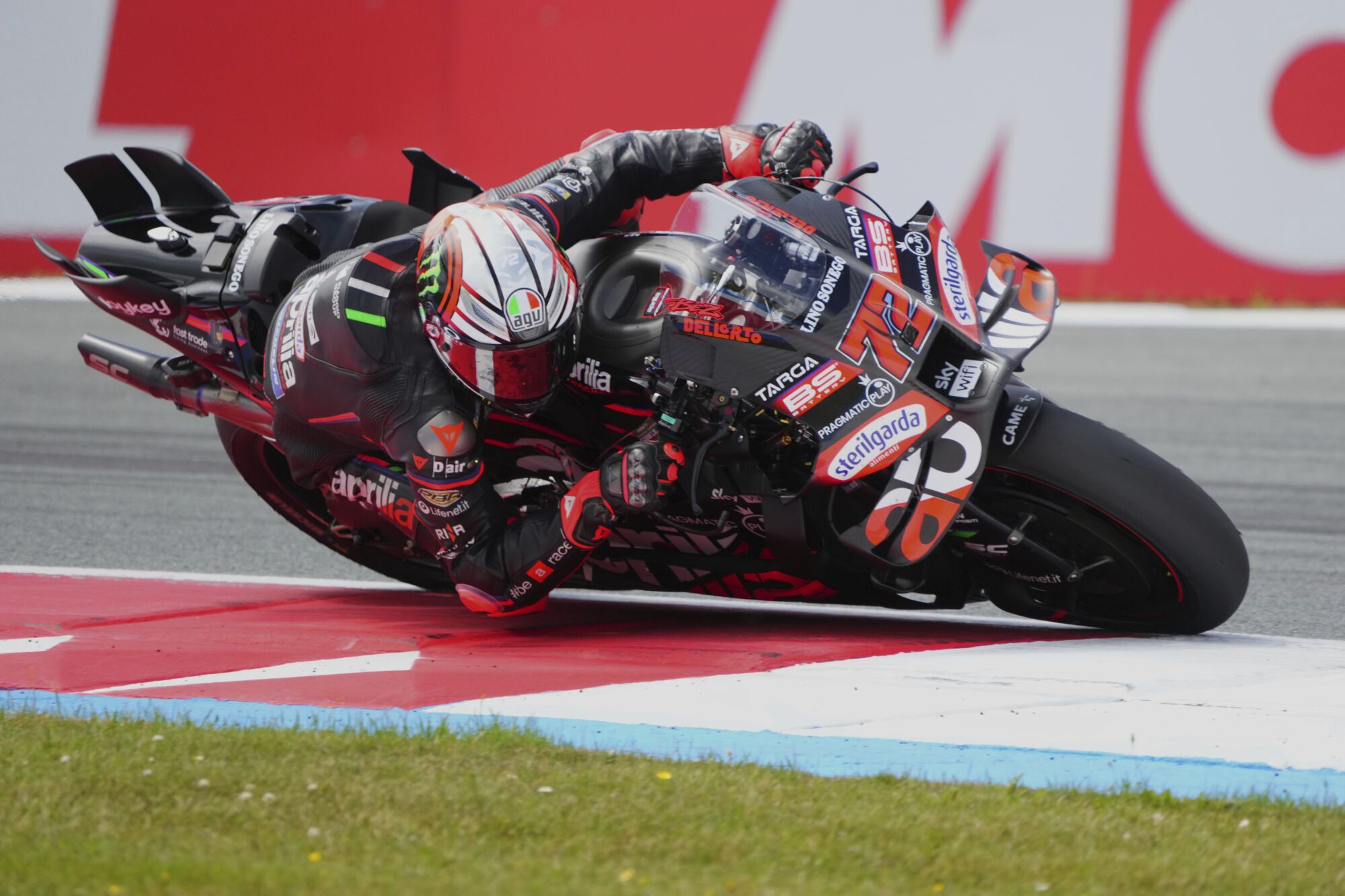 Italian rider Marco Bezzecchi of the Aprilia Racing steers his motorcycle during the MotoGP race at the Grand Prix of the Netherlands at the TT Circuit in Assen, northern Netherlands, Sunday, June 29, 2025. (AP Photo/Peter Dejong) Associated Press/LaPresse. EDITORIAL USE ONLY/ONLY ITALY AND SPAIN