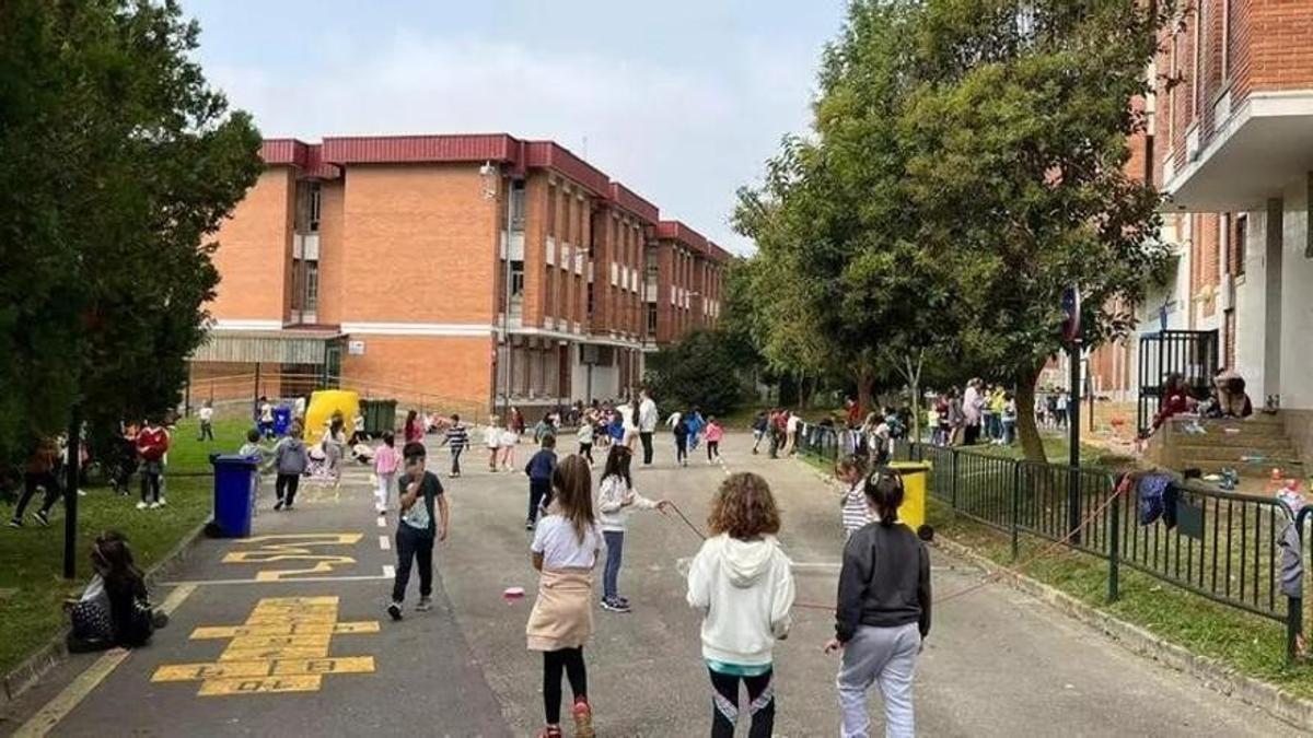 Alumnos en el colegio Hermanos Arregui de Pola de Siero.