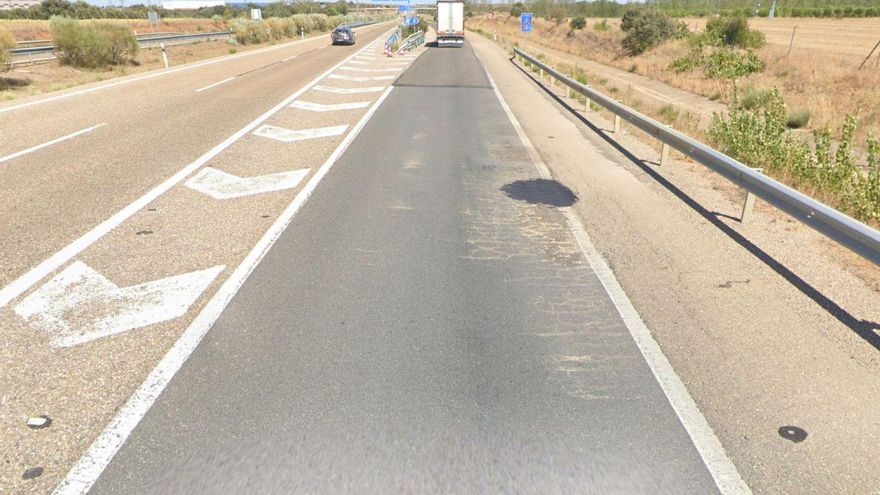 Carreteras reconoce el mal estado del carril de conexión entre la A-52 y la A-6 en Benavente