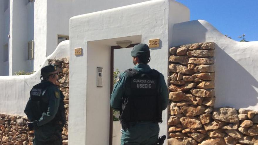 Fuerte despliegue de la Guardia Civil en una operación contra el narcotráfico en Moraira