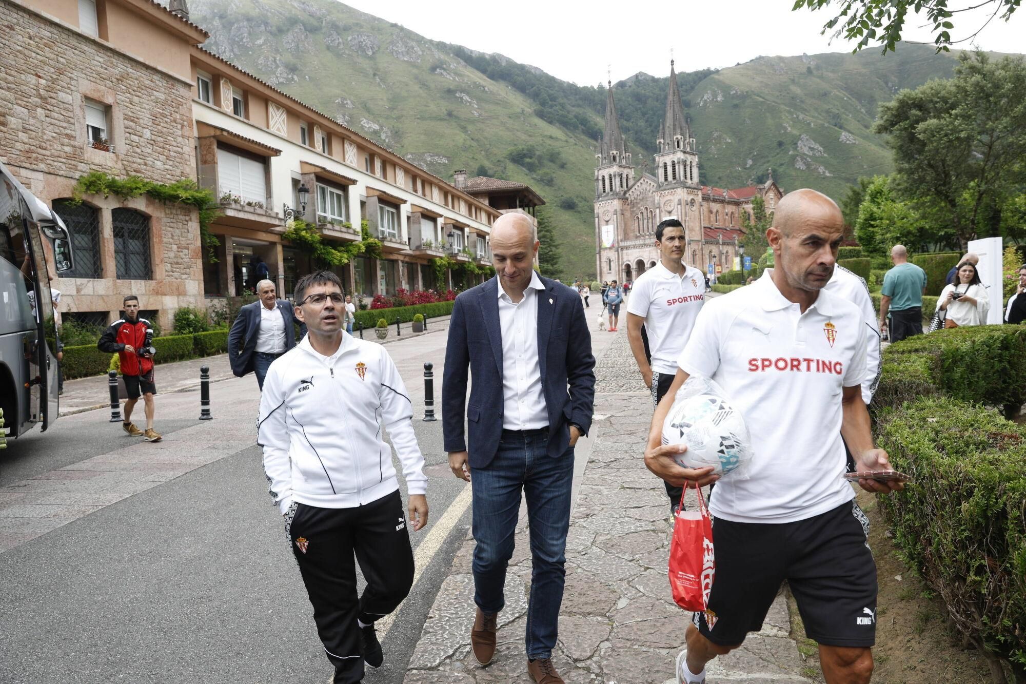 EN IMÁGENES: Visita del Sporting a La Santina en Covadonga