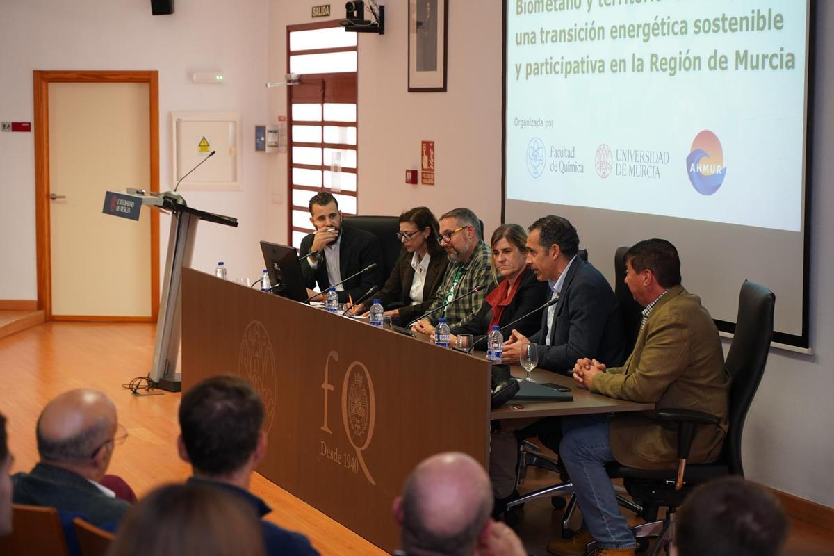 Mesa redonda 'Biometano y territorio: diálogo social para un desarrollo sostenible”, celebrada ayer en la Facultad de Química de la UMU.