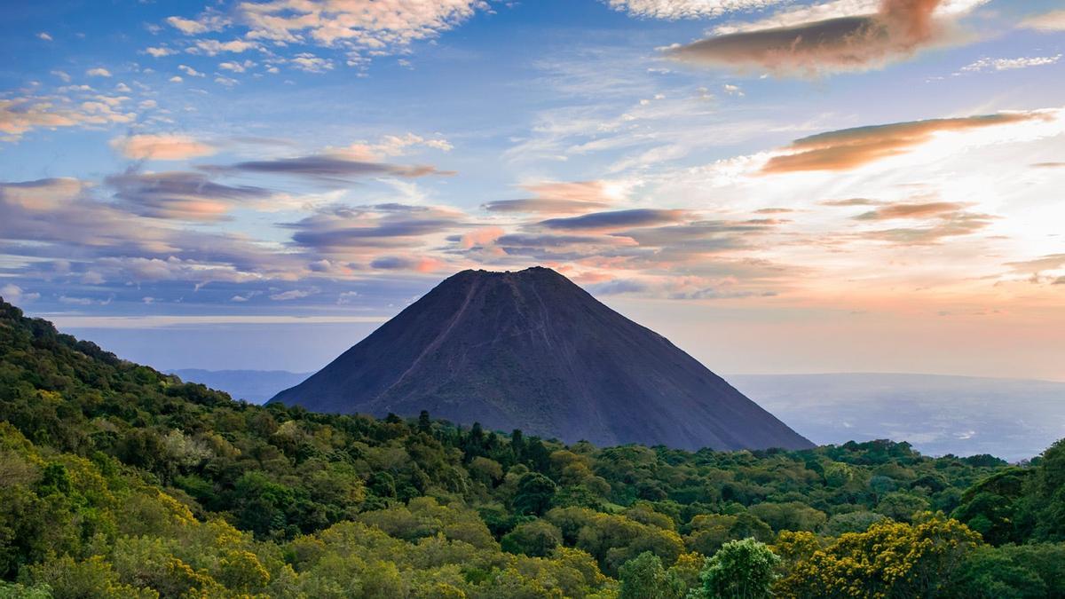 El Salvador, hogar de 170 volcanes