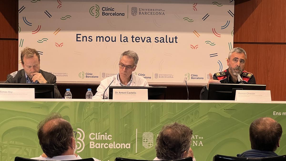 Tomàs Roy, Antoni Castells i Ramon Chacón en roda de premsa al Clínic
