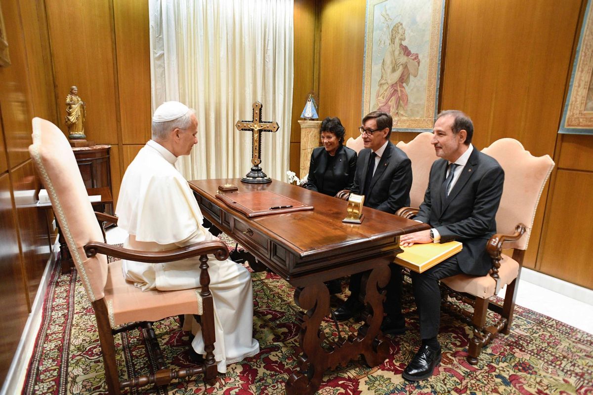 Illa visita Roma y se reúne con el papa León XIV