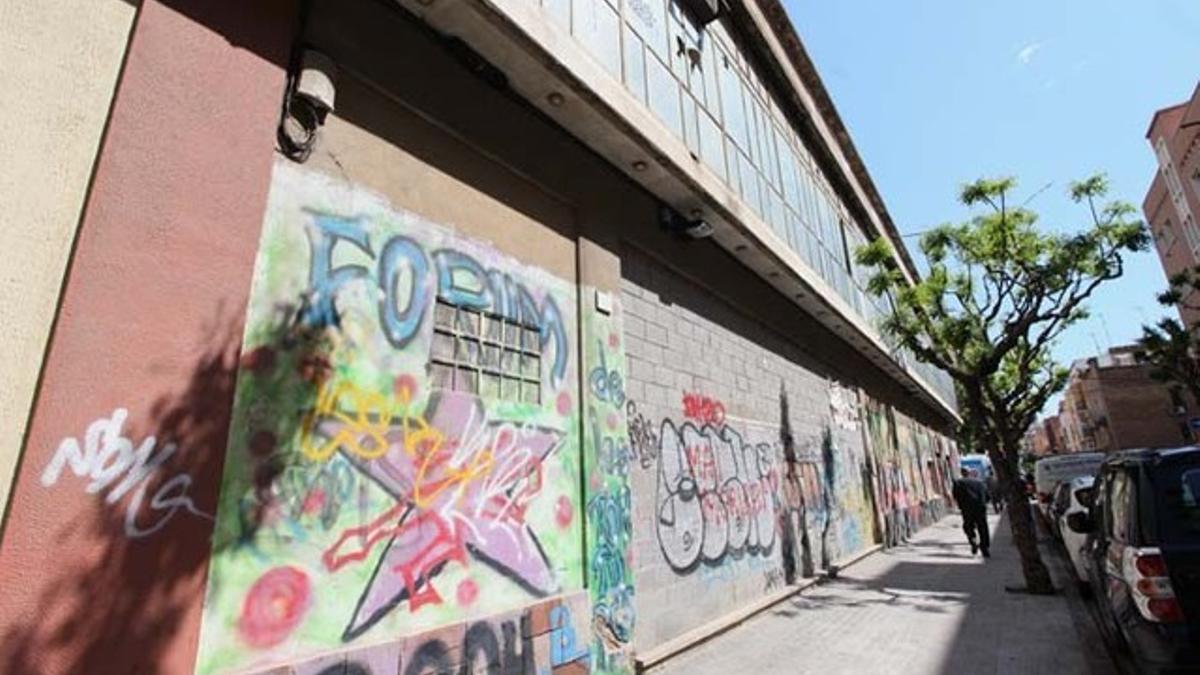 Fachada de los antiguos estudios de L'Òpera en L'Hospitalet.