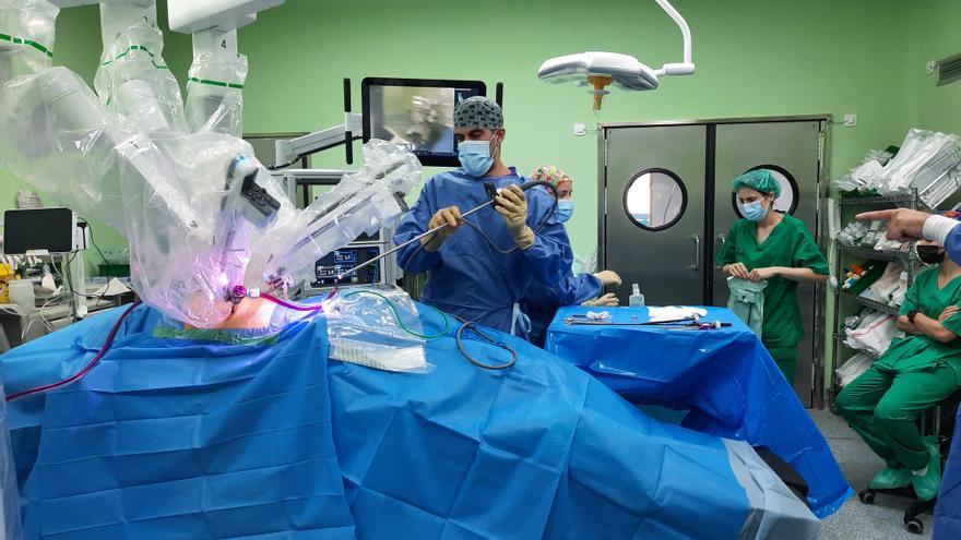 Robot cirujano para operar cáncer de pulmón en Alicante