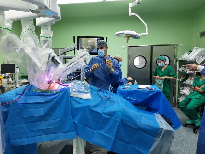 Robot cirujano para operar cáncer de pulmón en Alicante