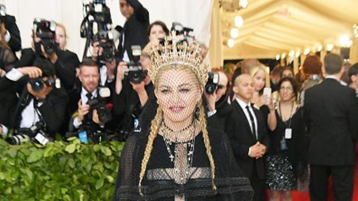 Madonna con lo que se pondría un lunes cualquiera (en la Gala Met)