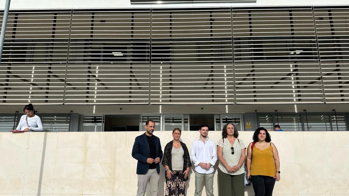 El grupo provincial de IU, en el hospital de Montilla.