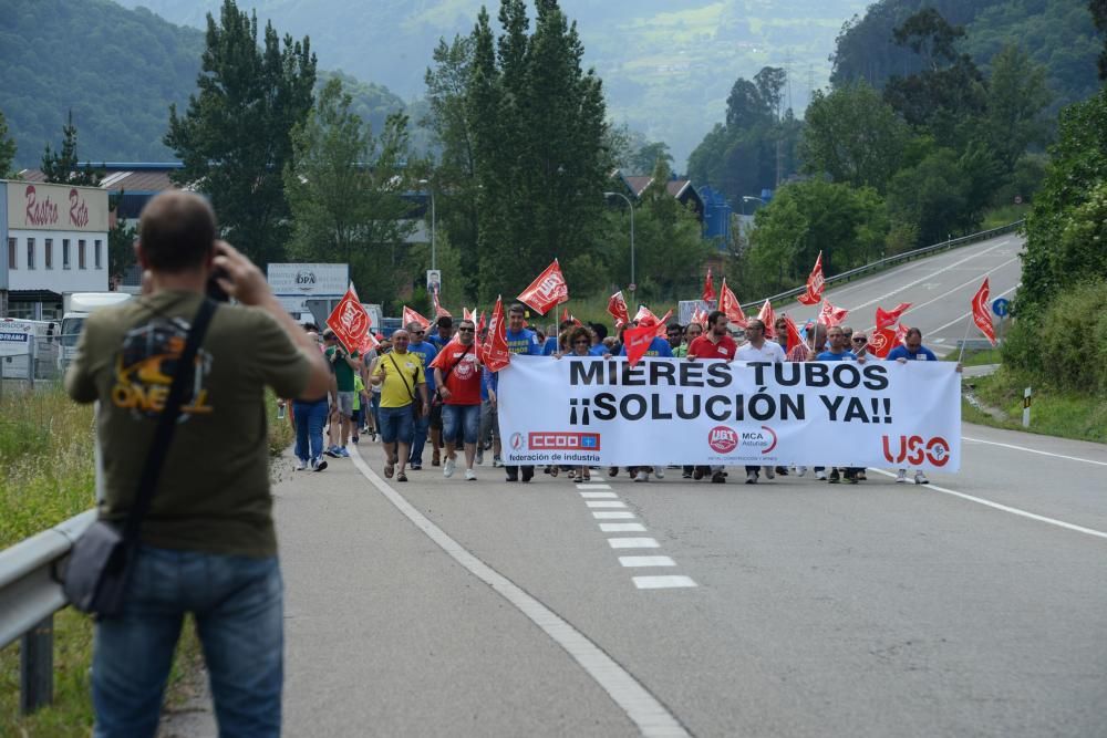 Marcha protesta de Mieres Tubos